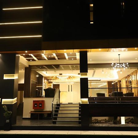 Hotel Emperio Grand Lucknow Extérieur photo