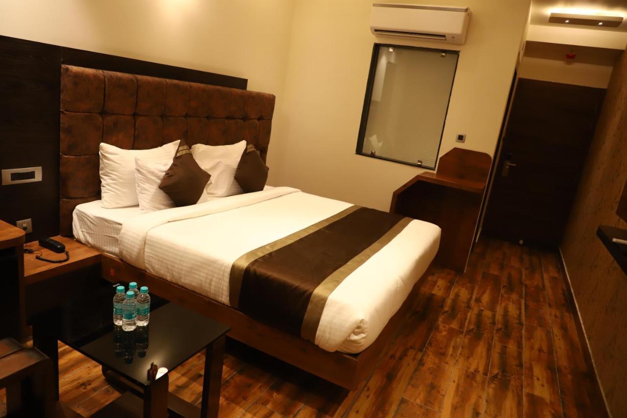 Hotel Emperio Grand Lucknow Extérieur photo