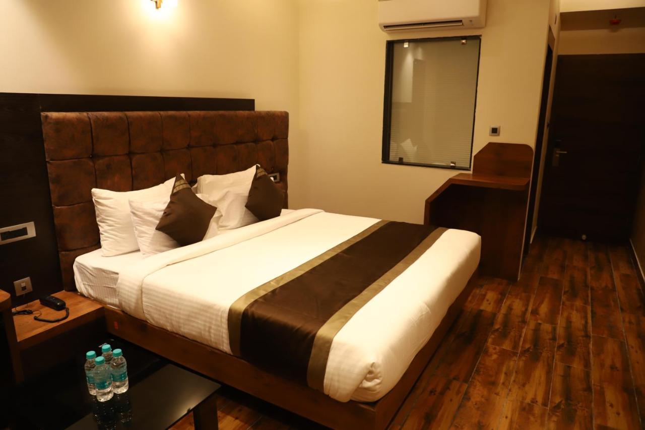Hotel Emperio Grand Lucknow Extérieur photo