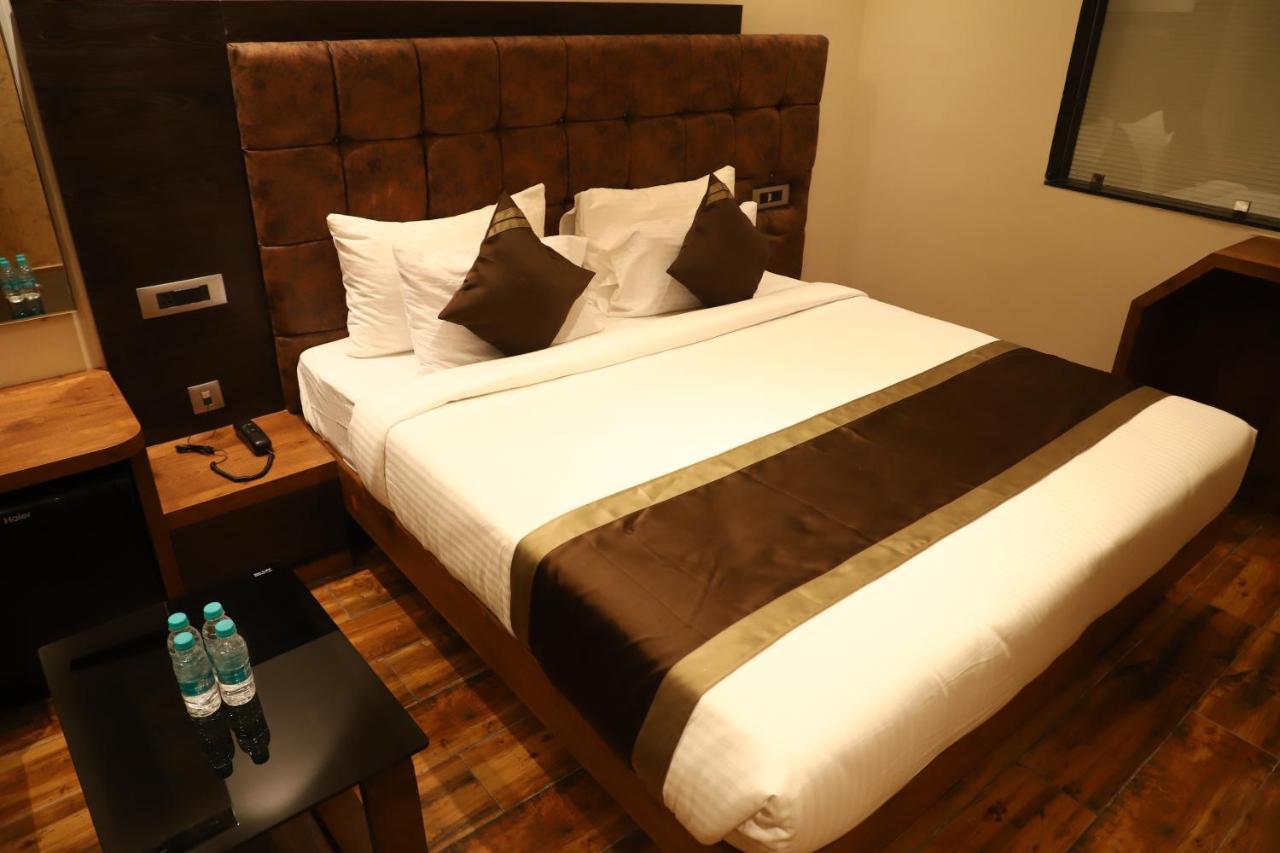 Hotel Emperio Grand Lucknow Extérieur photo