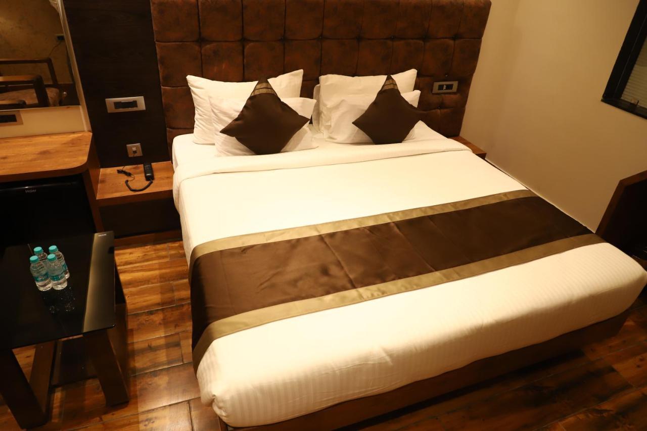 Hotel Emperio Grand Lucknow Extérieur photo