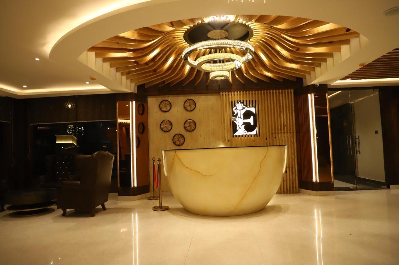 Hotel Emperio Grand Lucknow Extérieur photo
